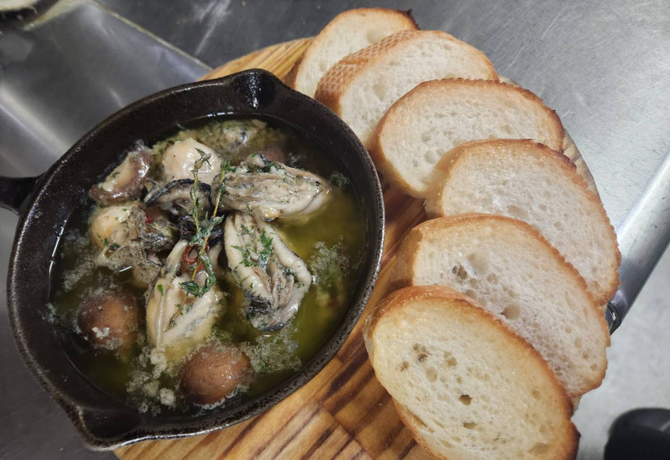 牡蠣のアヒージョ